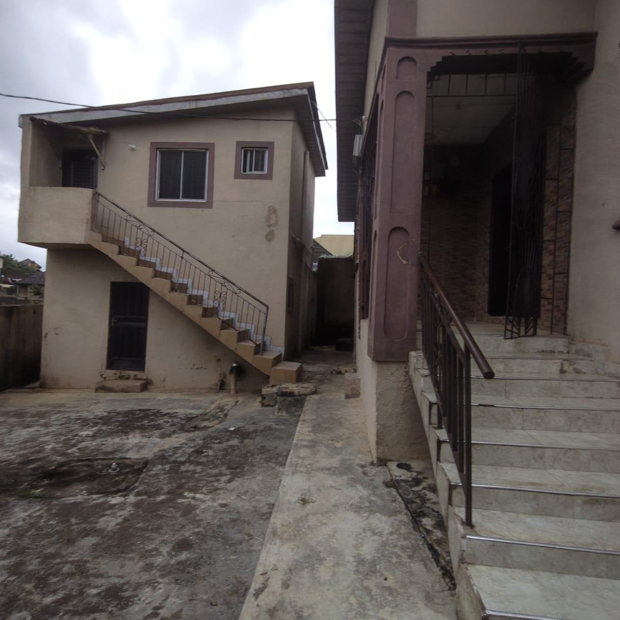 Spacious 3 Bedroom Flat En Suite for Rent in Alafia Estate, Asese