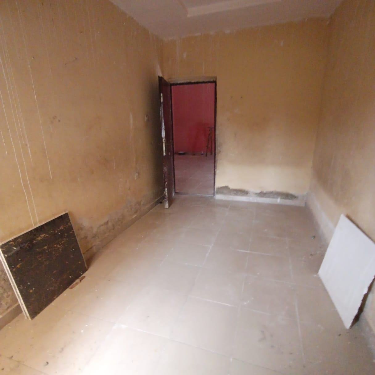 Renovated POP 2 Bedroom Flat with Wide Living Room for Rent at Orimerummu, Asese property image