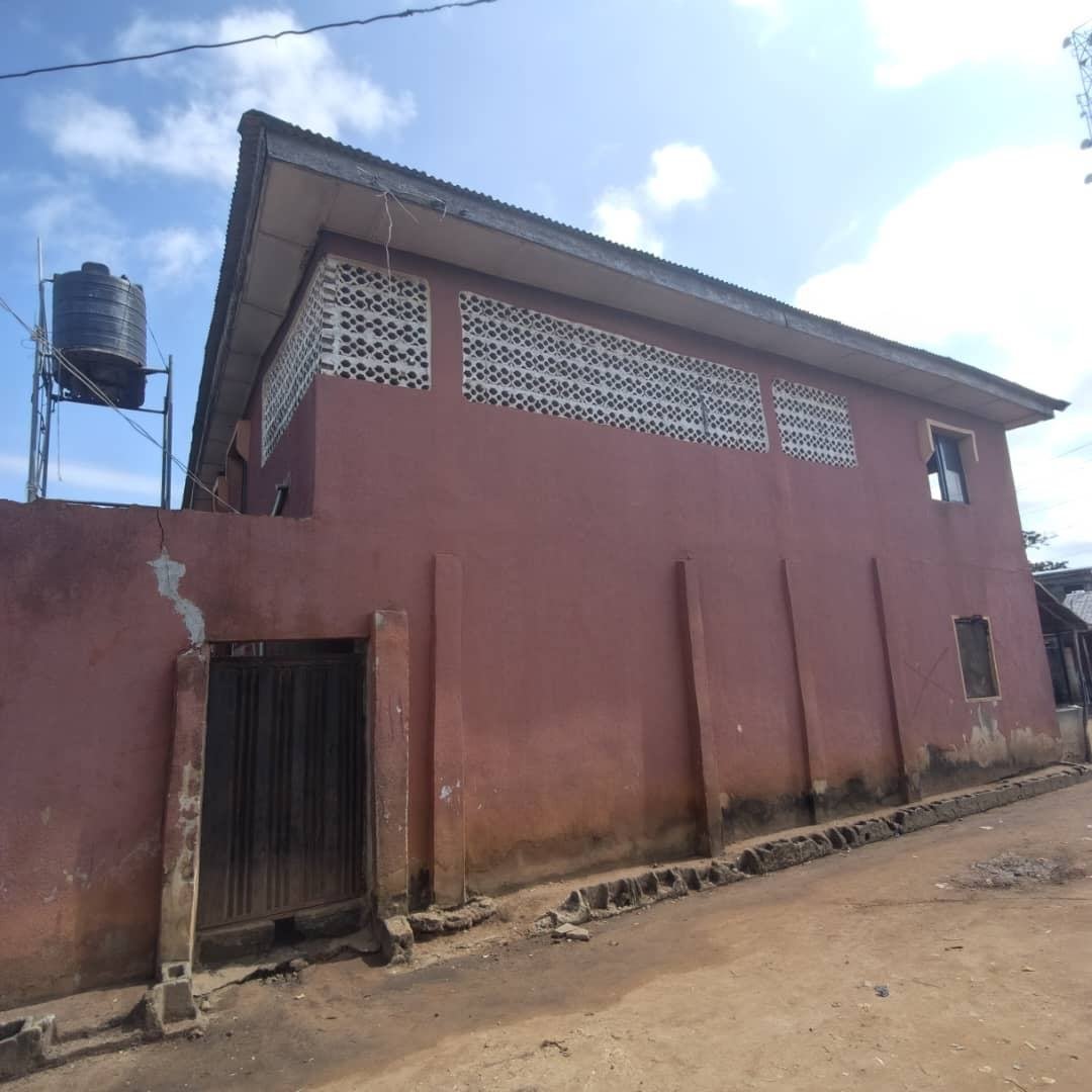 Massive 6 Bedroom House with Two Living Rooms for Sale in Agbara property image