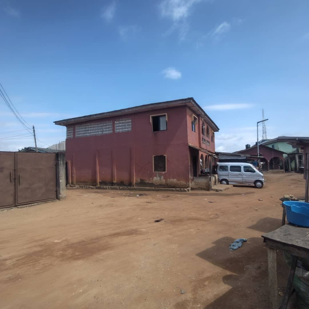 Massive 6 Bedroom House with Two Living Rooms for Sale in Agbara property image