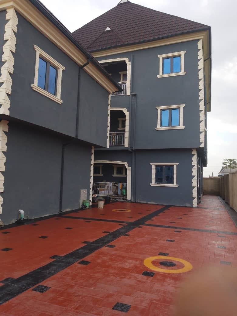 Newly Built 2 Bedroom Flat En Suite with Visitors' Toilet for Rent in Makogi, Magboro