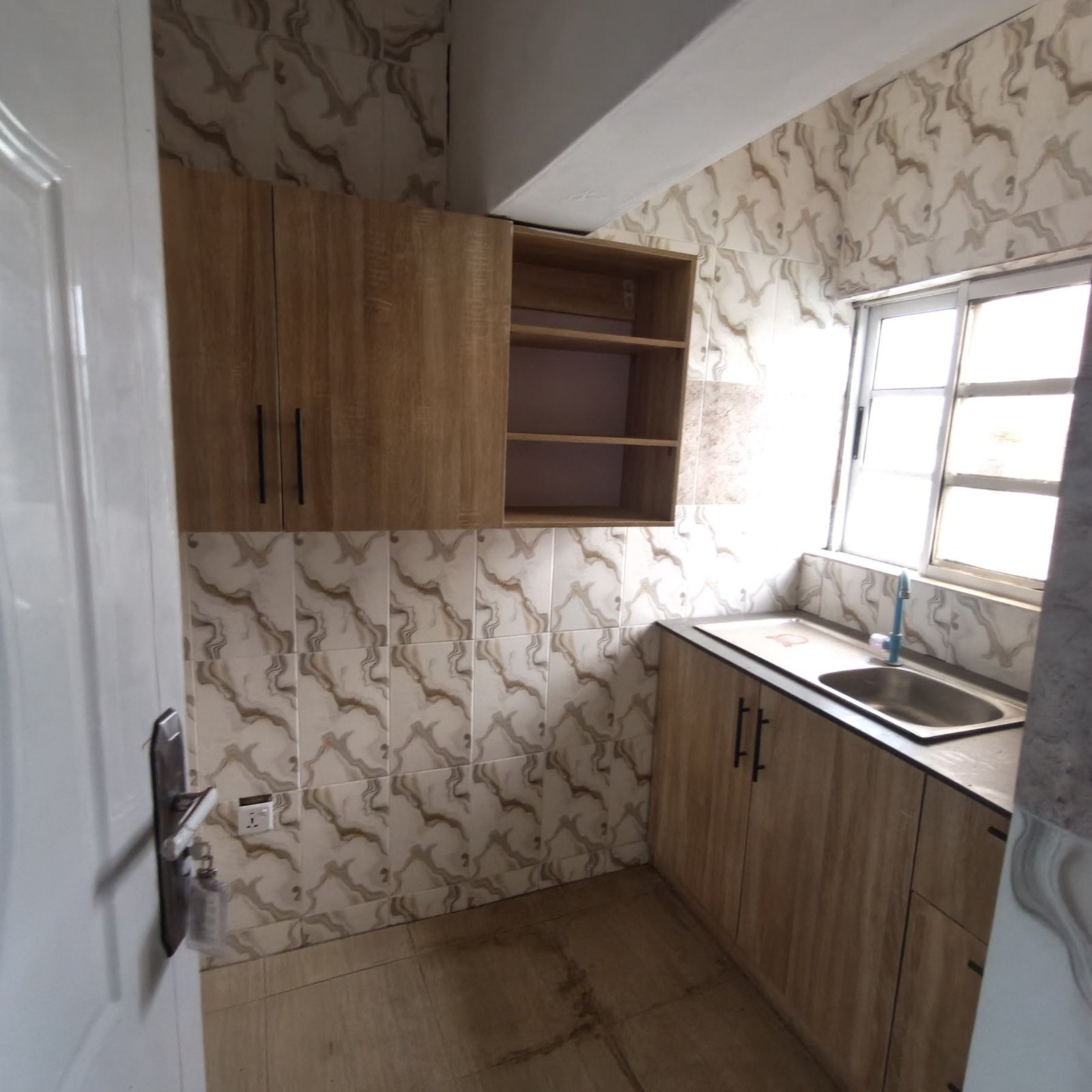 Newly built lovely POP 2 bedroom flat property image