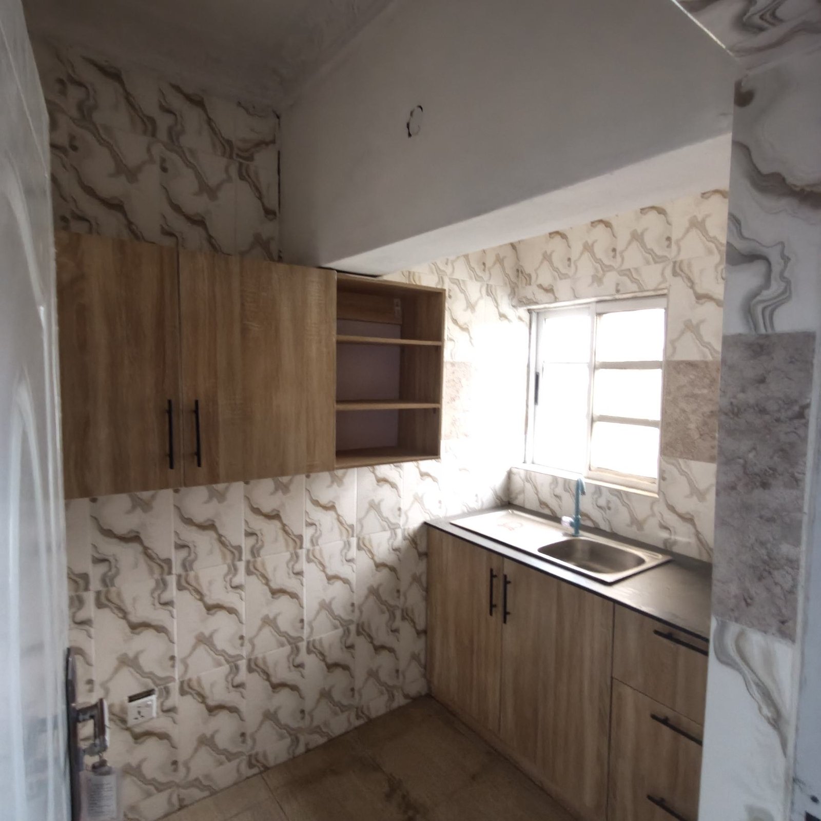 Newly built lovely POP 2 bedroom flat property image