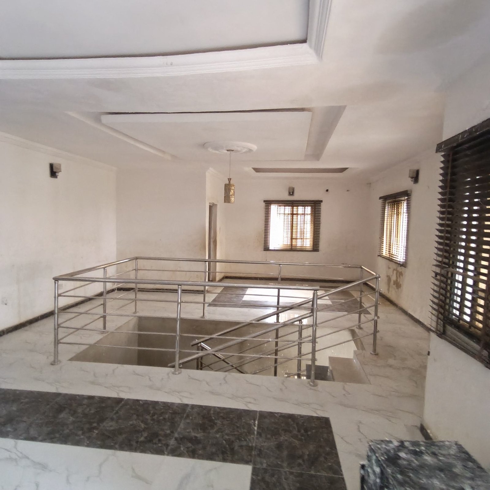 Luxurious 2 Bedroom Flat with 4 Toilets/Personal Staircase