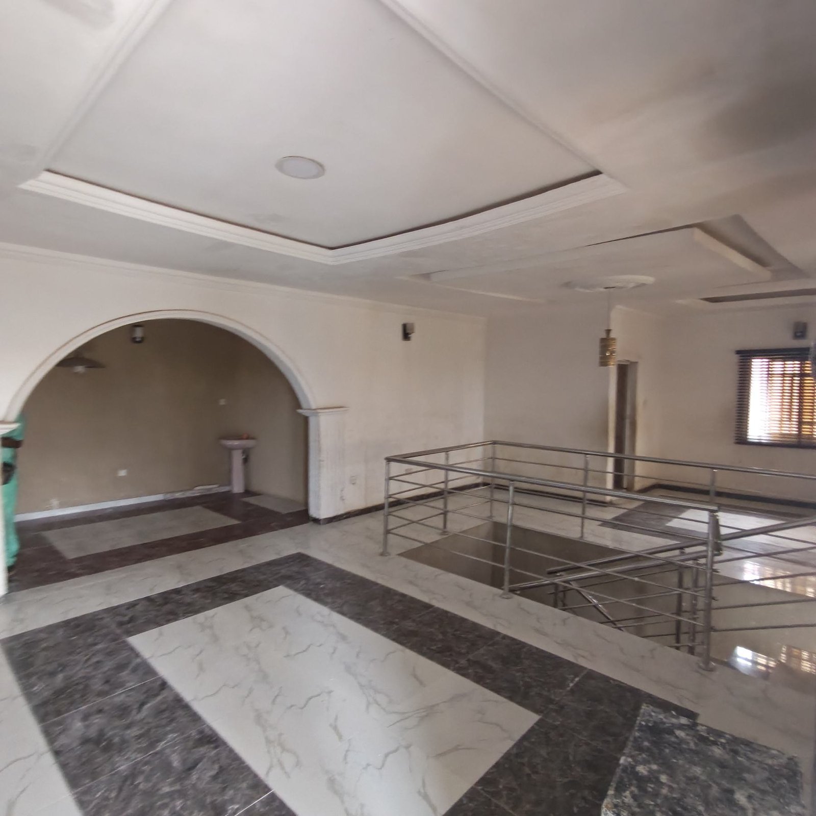 Luxurious 2 Bedroom Flat with 4 Toilets/Personal Staircase property image