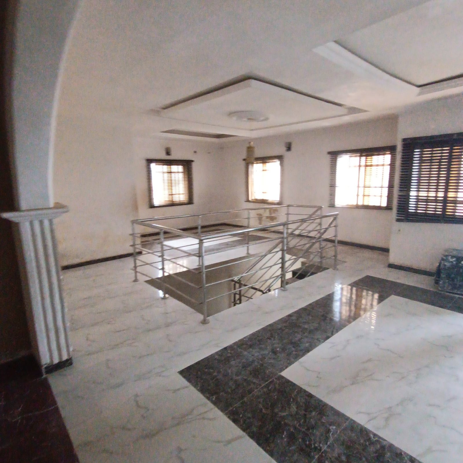 Luxurious 2 Bedroom Flat with 4 Toilets/Personal Staircase property image
