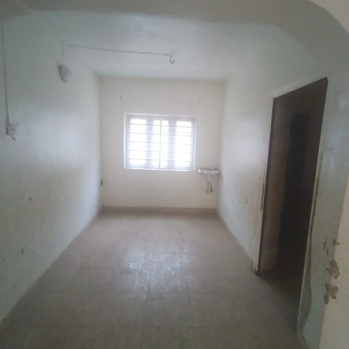3 bedroom flat with 3 toilets downstairs property image