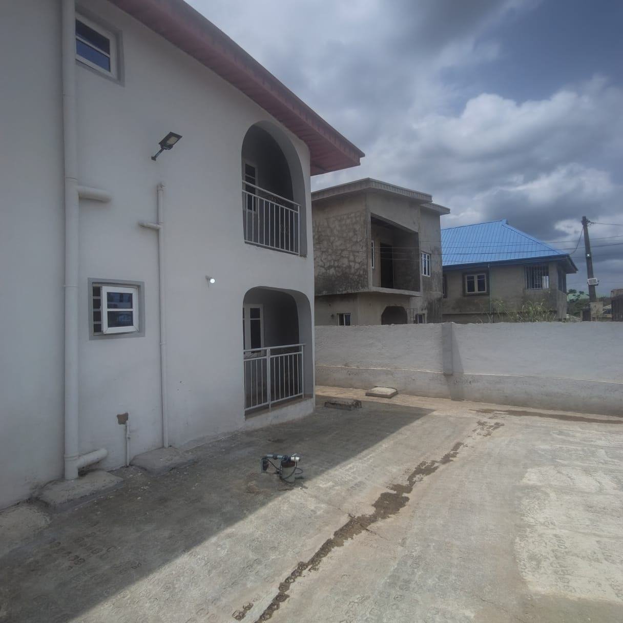 3 bedroom flat with 3 toilets downstairs property image