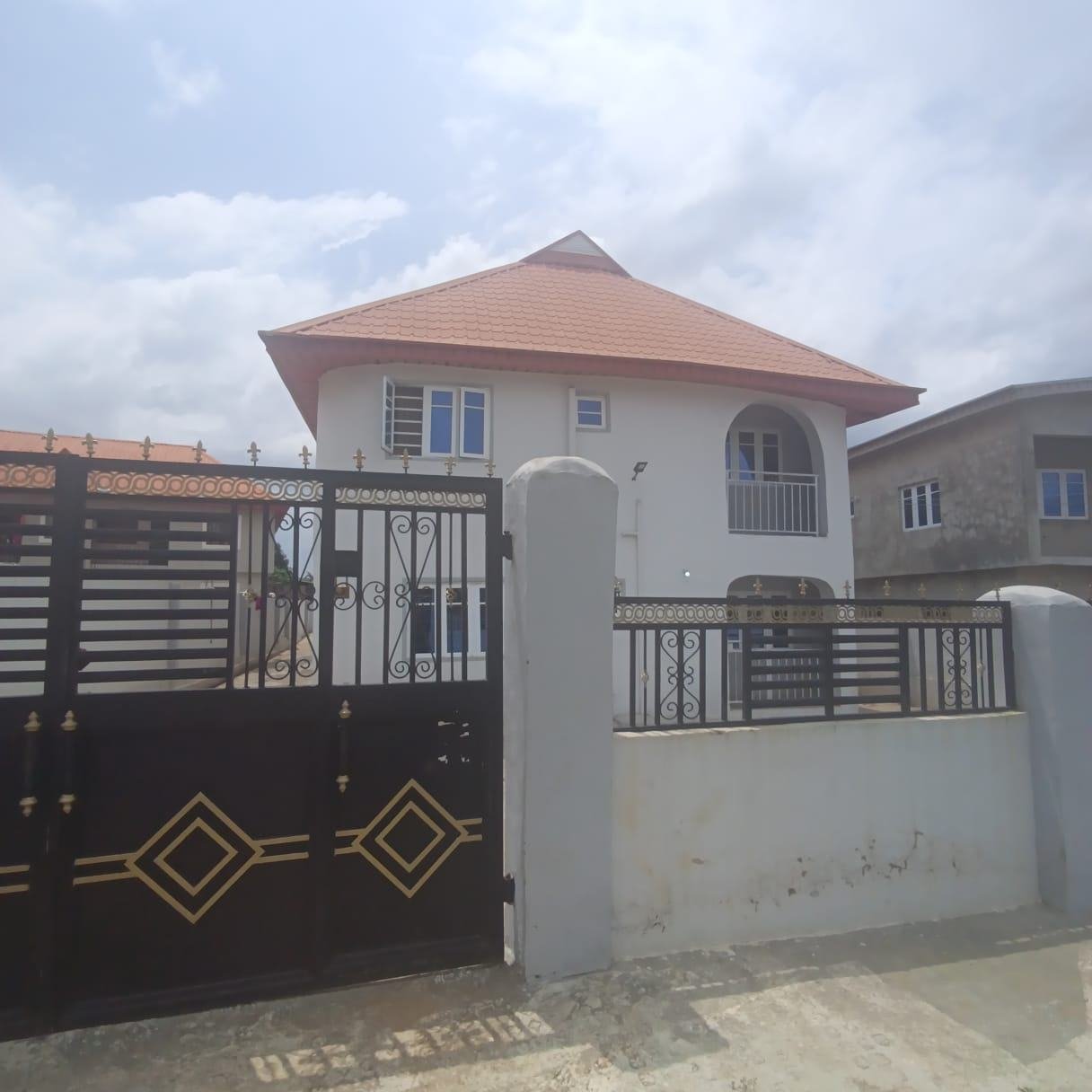 3 bedroom flat with 3 toilets downstairs property image
